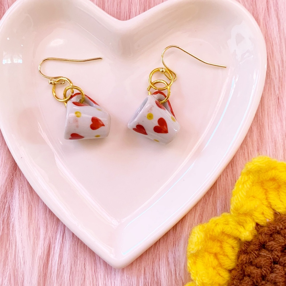 Mug heart earrings